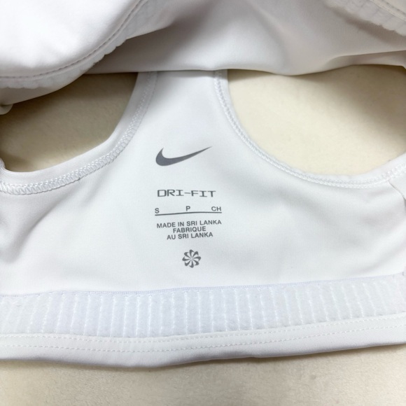 Nike Women's Classic White Sports Bra Size‎ S - Picture 6 of 7